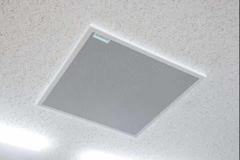 写真2　会議室の天井に設置された「MXA910」